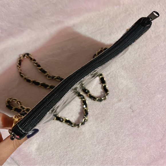 🎉HP!🎉 Sanrio Vivitix Hello Kitty Glitter Crossbody Bag - Picture 4 of 11